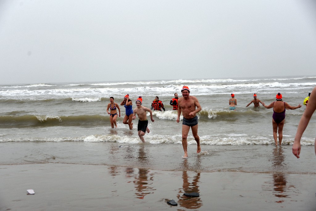 ../Images/Nieuwjaarsduik Nederzandt 2017 080.jpg